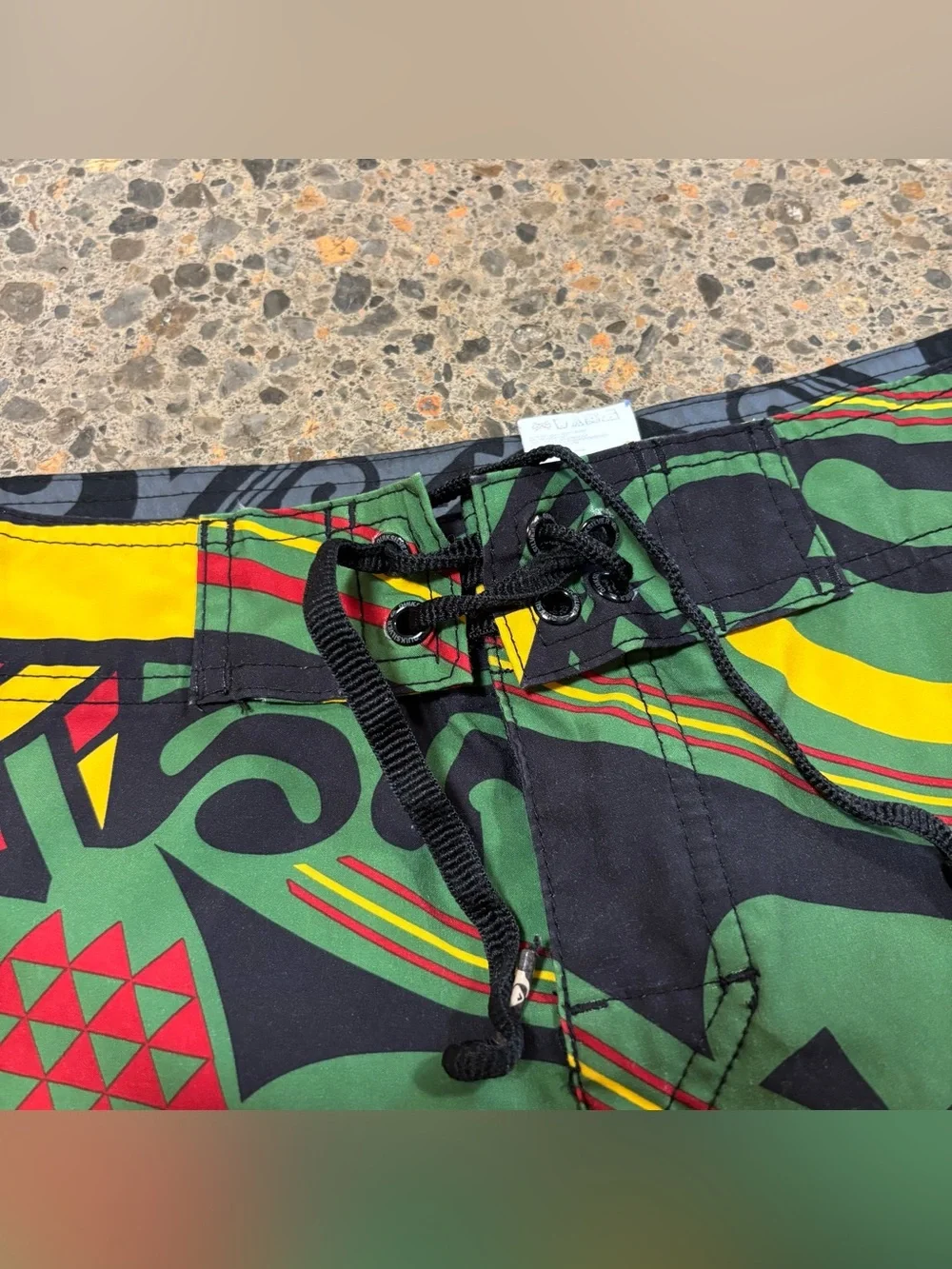 Quiksilver Hawaiian/African Swim Trunks Shorts (Waist 32) Green, Yellow, Red